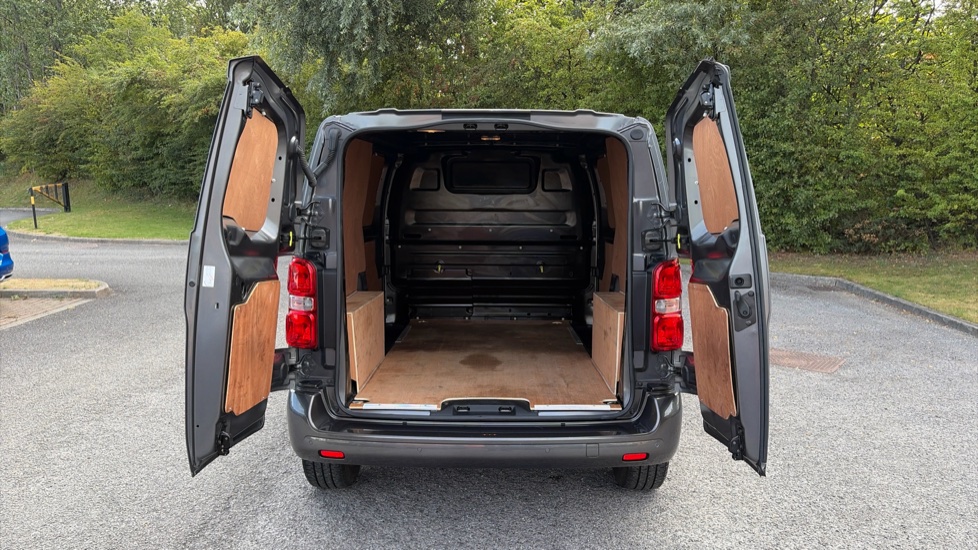 Vauxhall Vivaro L1 Diesel 3100 2.0d 145PS Pro H1 Van - Image 3