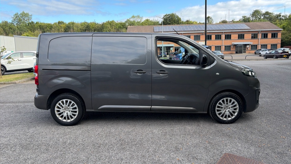 Vauxhall Vivaro L1 Diesel 3100 2.0d 145PS Pro H1 Van - Image 9
