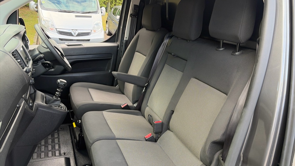 Vauxhall Vivaro L1 Diesel 3100 2.0d 145PS Pro H1 Van - Image 13