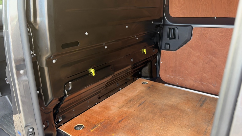 Vauxhall Vivaro L1 Diesel 3100 2.0d 145PS Pro H1 Van - Image 18