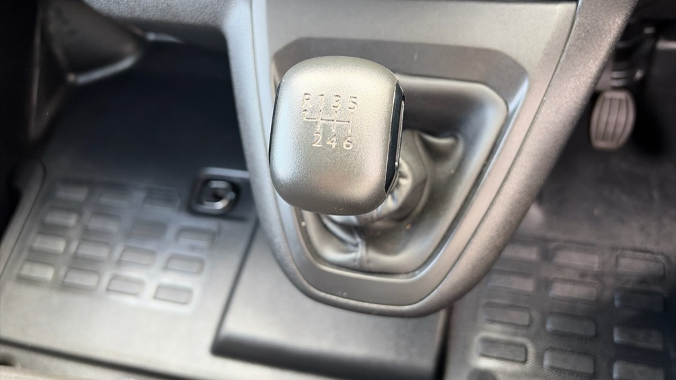 Vauxhall Vivaro L1 Diesel 3100 2.0d 145PS Pro H1 Van - Image 30