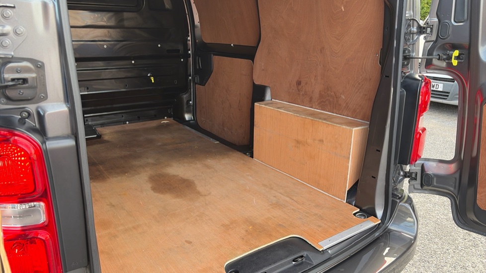 Vauxhall Vivaro L1 Diesel 3100 2.0d 145PS Pro H1 Van - Image 38