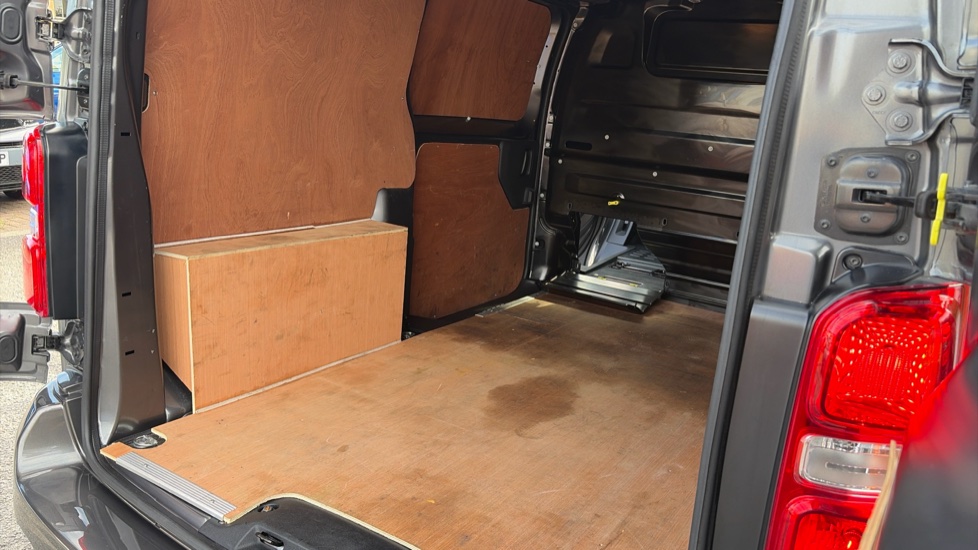 Vauxhall Vivaro L1 Diesel 3100 2.0d 145PS Pro H1 Van - Image 39