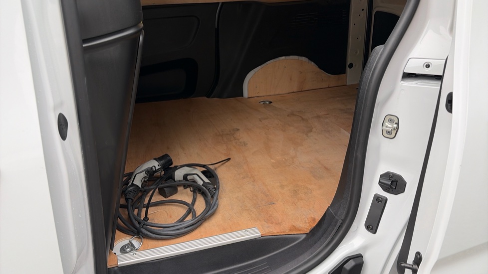 Vauxhall Combo Cargo Combo Electric 100kW Pro 52kWh H1 Van Auto - Image 5