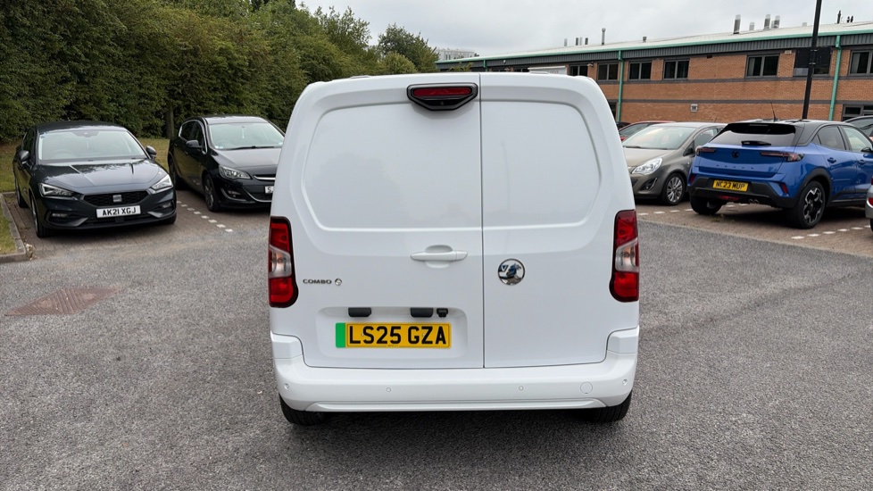 Vauxhall Combo Cargo Combo Electric 100kW Pro 52kWh H1 Van Auto - Image 11