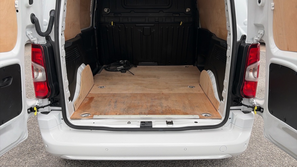 Vauxhall Combo Cargo Combo Electric 100kW Pro 52kWh H1 Van Auto - Image 12