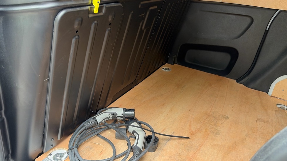 Vauxhall Combo Cargo Combo Electric 100kW Pro 52kWh H1 Van Auto - Image 18