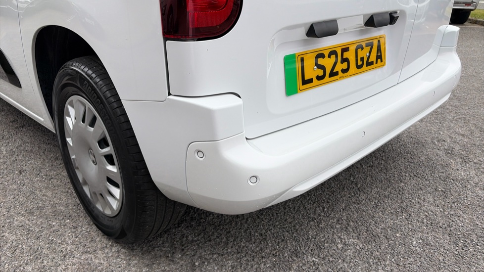 Vauxhall Combo Cargo Combo Electric 100kW Pro 52kWh H1 Van Auto - Image 22