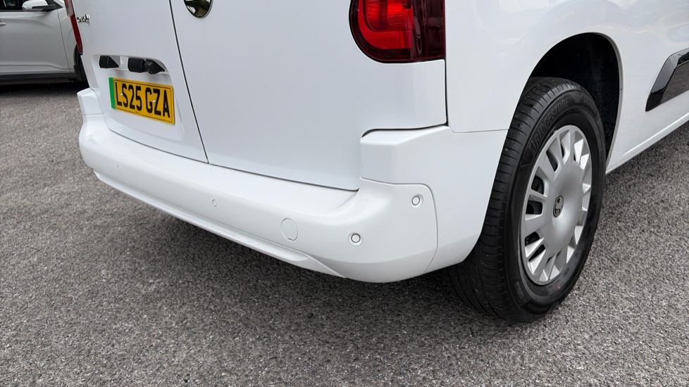 Vauxhall Combo Cargo Combo Electric 100kW Pro 52kWh H1 Van Auto - Image 23