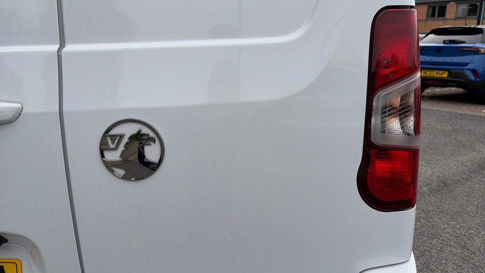 Vauxhall Combo Cargo Combo Electric 100kW Pro 52kWh H1 Van Auto - Image 24