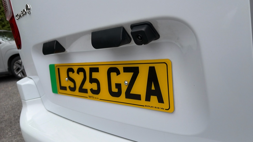 Vauxhall Combo Cargo Combo Electric 100kW Pro 52kWh H1 Van Auto - Image 26