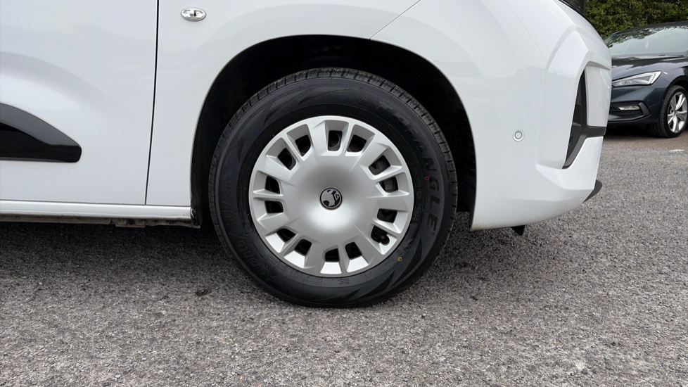 Vauxhall Combo Cargo Combo Electric 100kW Pro 52kWh H1 Van Auto - Image 29