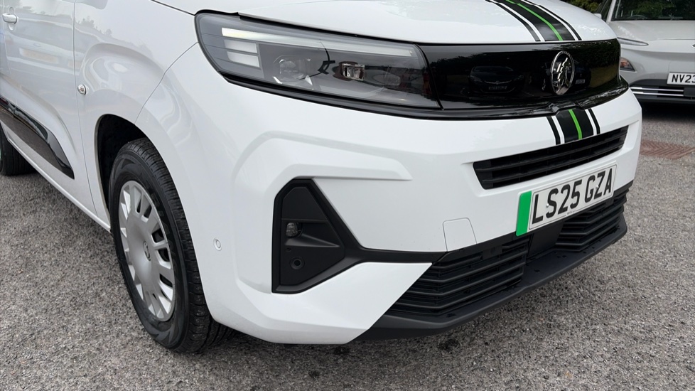 Vauxhall Combo Cargo Combo Electric 100kW Pro 52kWh H1 Van Auto - Image 36