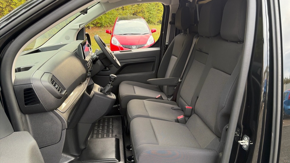 Vauxhall Vivaro L1 Diesel 1.5 Turbo D 120 Pro H1 Van - Image 13