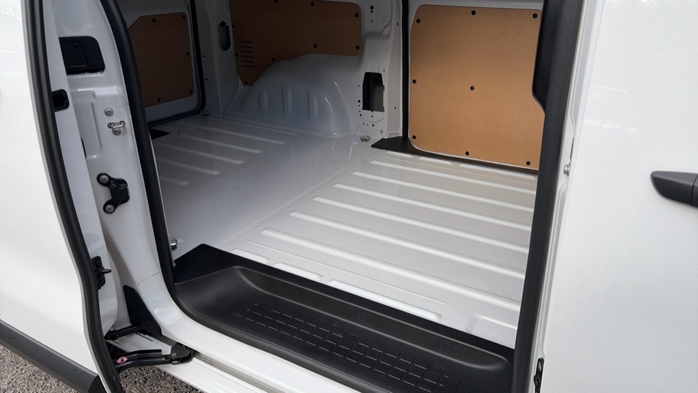 Vauxhall Vivaro L2 Diesel 2.0 Turbo D 145 Prime H1 Van - Image 5