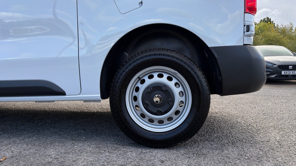 Vauxhall Vivaro L2 Diesel 2.0 Turbo D 145 Prime H1 Van - Image 17