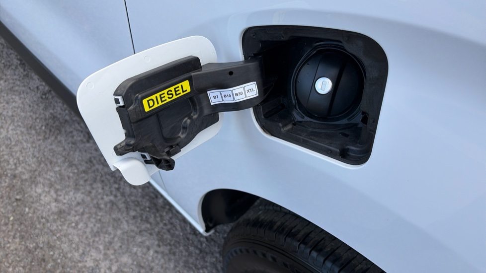Vauxhall Vivaro L2 Diesel 2.0 Turbo D 145 Prime H1 Van - Image 31
