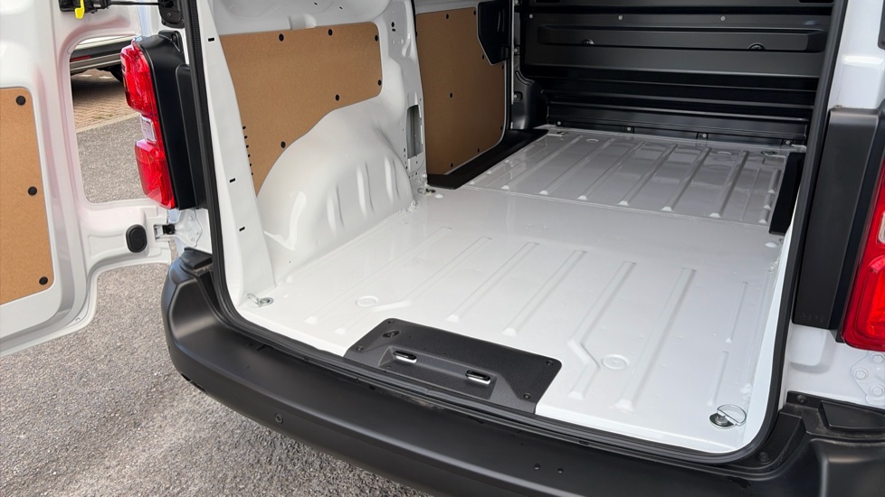 Vauxhall Vivaro L2 Diesel 2.0 Turbo D 145 Prime H1 Van - Image 33