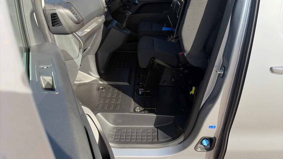 Vauxhall Vivaro L1 Diesel 1.5 Turbo D 120 Pro H1 Van - Image 36