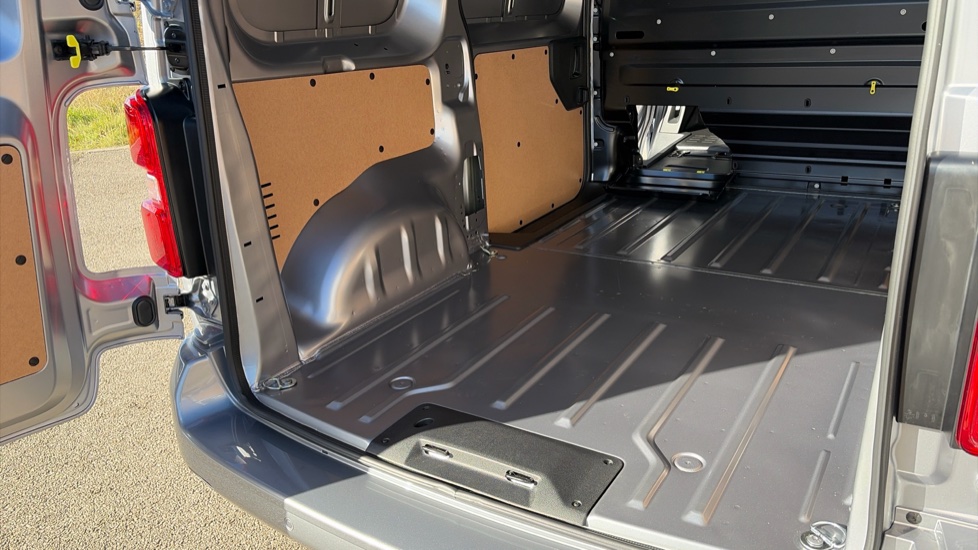 Vauxhall Vivaro L1 Diesel 1.5 Turbo D 120 Pro H1 Van - Image 40