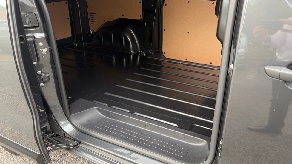 Vauxhall Vivaro L1 Diesel 1.5 Turbo D 120 Pro H1 Van - Image 5