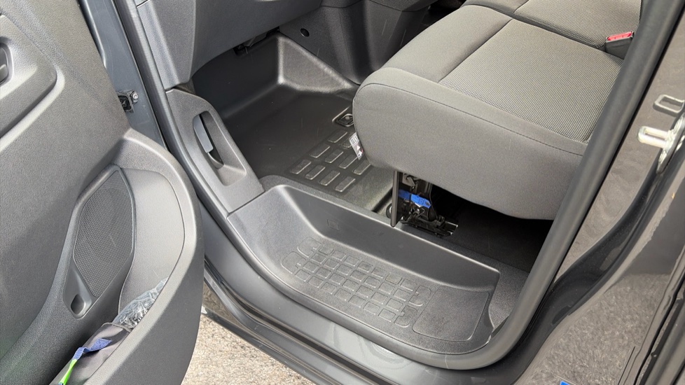 Vauxhall Vivaro L1 Diesel 1.5 Turbo D 120 Pro H1 Van - Image 34