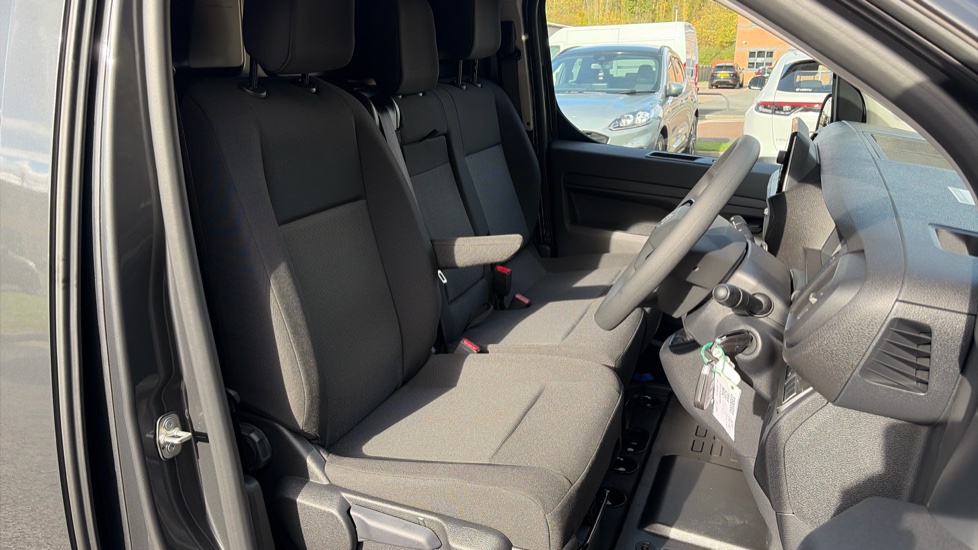 Vauxhall Vivaro L1 Diesel 1.5 Turbo D 120 Pro H1 Van - Image 6