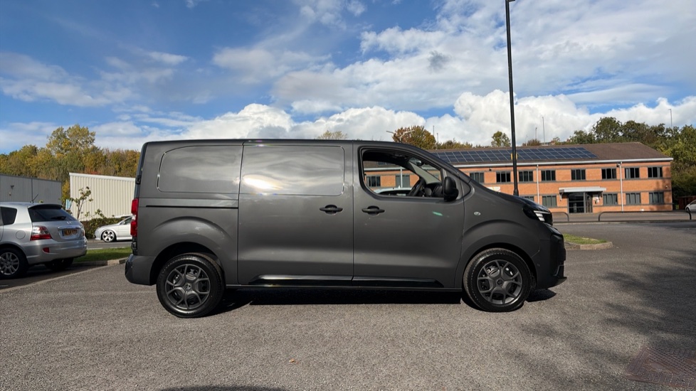 Vauxhall Vivaro L1 Diesel 1.5 Turbo D 120 Pro H1 Van - Image 9
