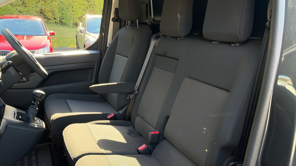 Vauxhall Vivaro L1 Diesel 1.5 Turbo D 120 Pro H1 Van - Image 13