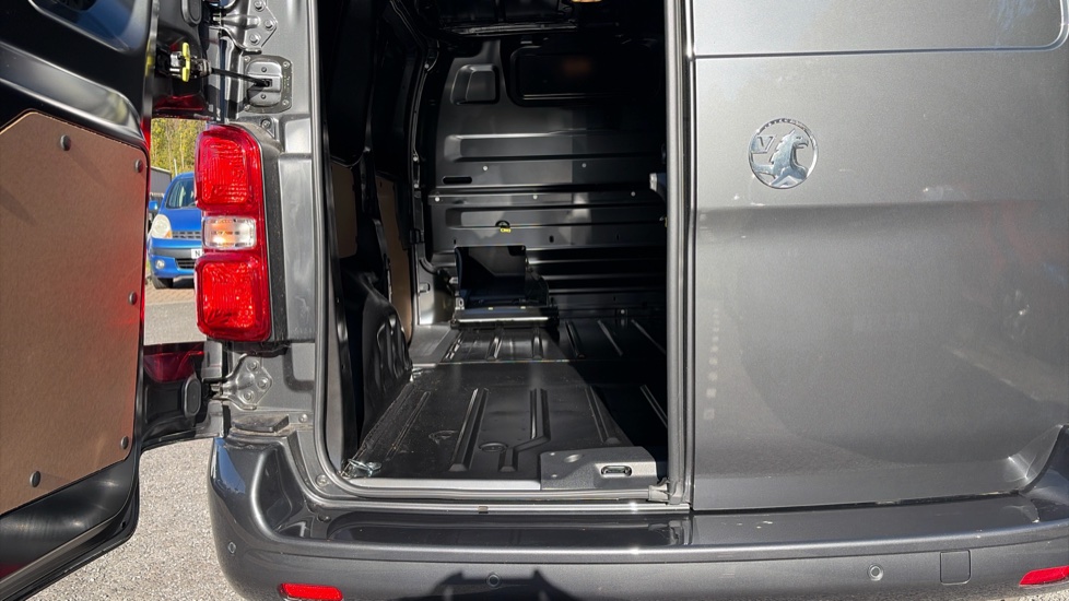 Vauxhall Vivaro L1 Diesel 1.5 Turbo D 120 Pro H1 Van - Image 40