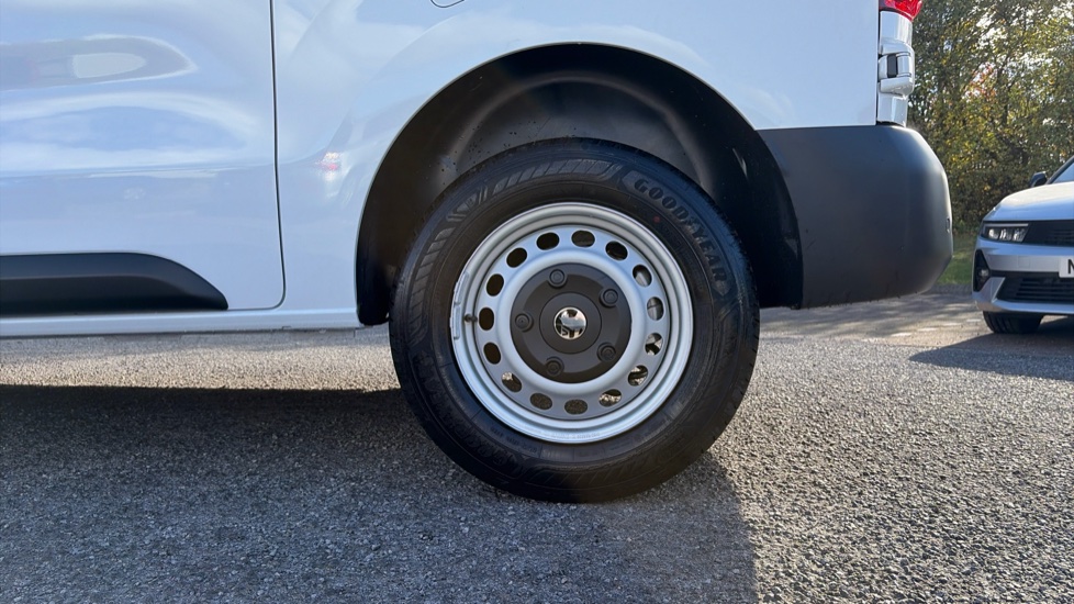 Vauxhall Vivaro L1 Diesel 1.5 Turbo D 120 Prime H1 Van - Image 17