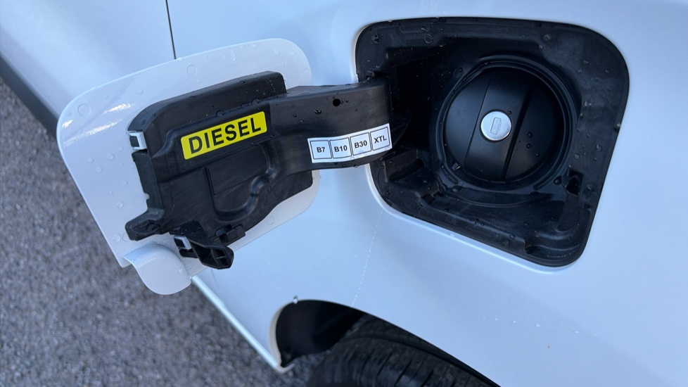 Vauxhall Vivaro L1 Diesel 1.5 Turbo D 120 Prime H1 Van - Image 25