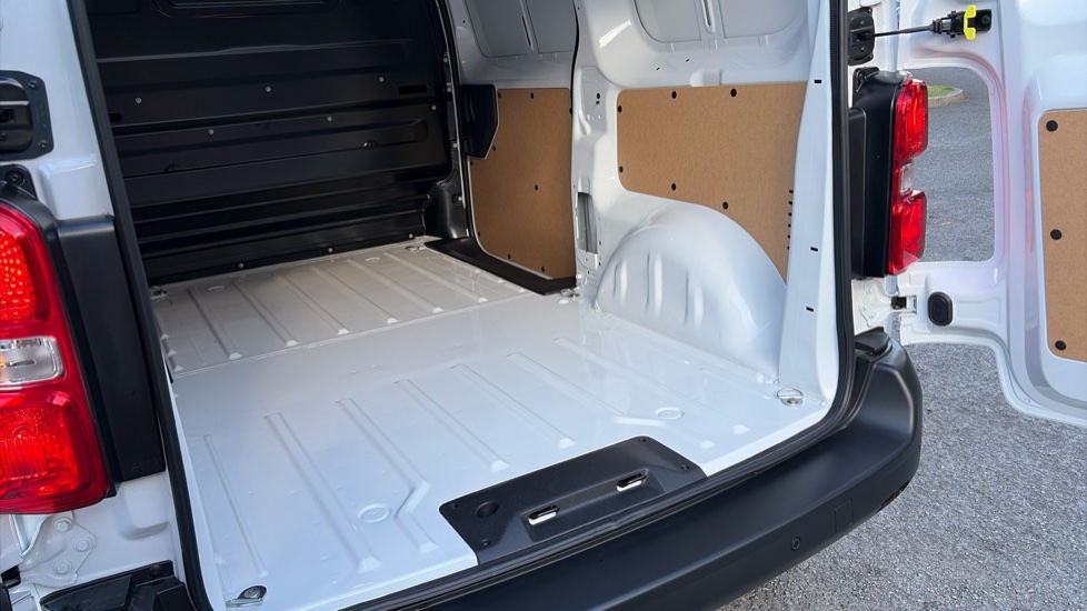 Vauxhall Vivaro L1 Diesel 1.5 Turbo D 120 Prime H1 Van - Image 26