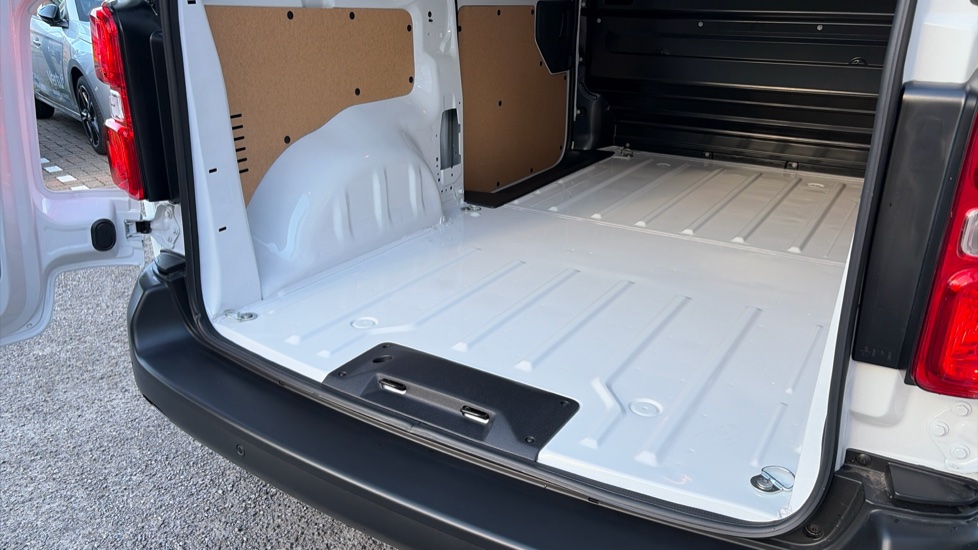 Vauxhall Vivaro L1 Diesel 1.5 Turbo D 120 Prime H1 Van - Image 27