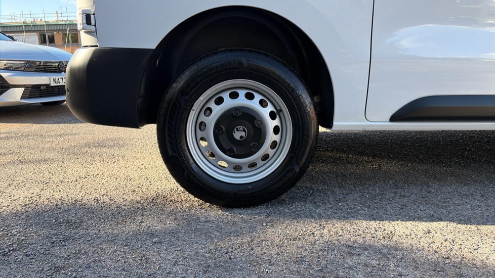 Vauxhall Vivaro L1 Diesel 1.5 Turbo D 120 Prime H1 Van - Image 35