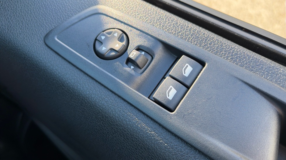 Vauxhall Vivaro L1 Diesel 1.5 Turbo D 120 Prime H1 Van - Image 40