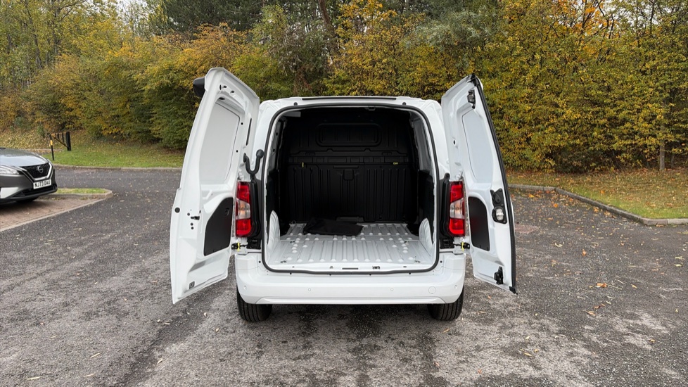 Vauxhall Combo Cargo Combo Electric 100kW Pro 52kWh H1 Van Auto - Image 3