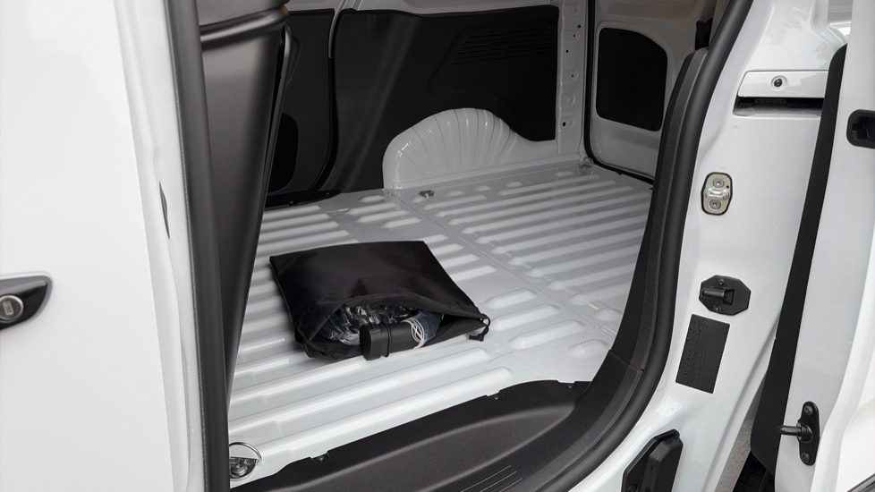 Vauxhall Combo Cargo Combo Electric 100kW Pro 52kWh H1 Van Auto - Image 5