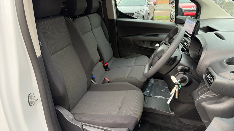 Vauxhall Combo Cargo Combo Electric 100kW Pro 52kWh H1 Van Auto - Image 6