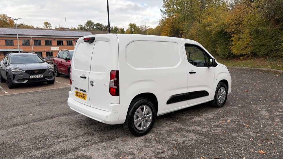 Vauxhall Combo Cargo Combo Electric 100kW Pro 52kWh H1 Van Auto - Image 10