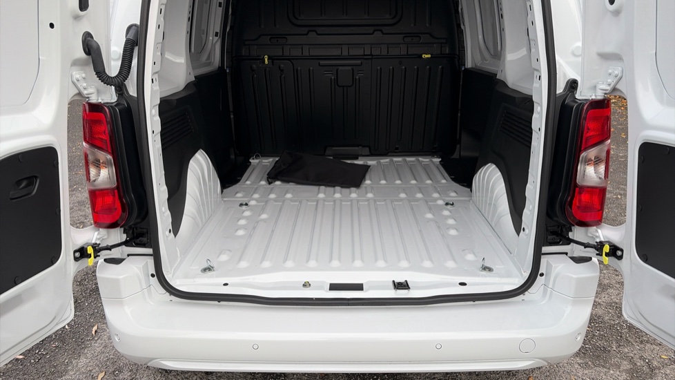 Vauxhall Combo Cargo Combo Electric 100kW Pro 52kWh H1 Van Auto - Image 12