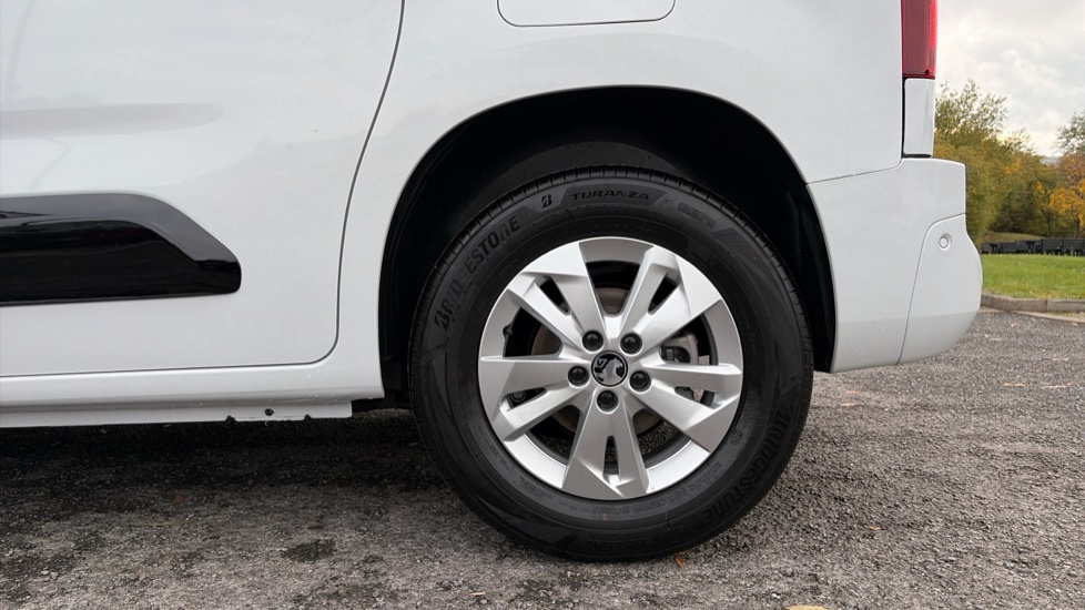 Vauxhall Combo Cargo Combo Electric 100kW Pro 52kWh H1 Van Auto - Image 17
