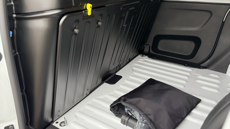 Vauxhall Combo Cargo Combo Electric 100kW Pro 52kWh H1 Van Auto - Image 18
