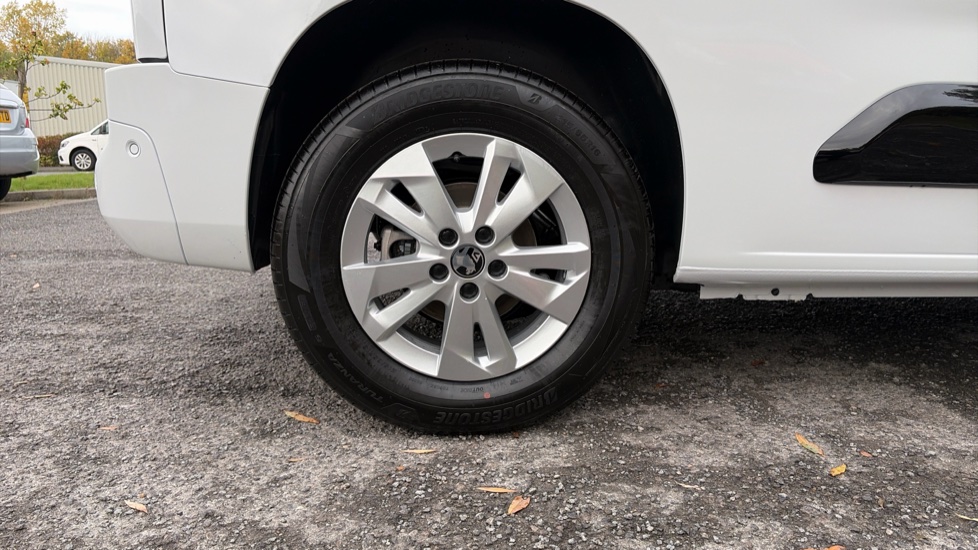 Vauxhall Combo Cargo Combo Electric 100kW Pro 52kWh H1 Van Auto - Image 21