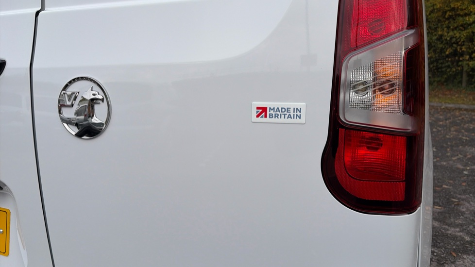 Vauxhall Combo Cargo Combo Electric 100kW Pro 52kWh H1 Van Auto - Image 35