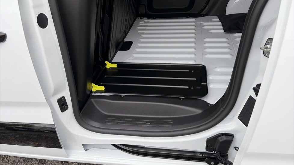 Vauxhall Combo Cargo Combo Electric 100kW Pro 52kWh H1 Van Auto - Image 36