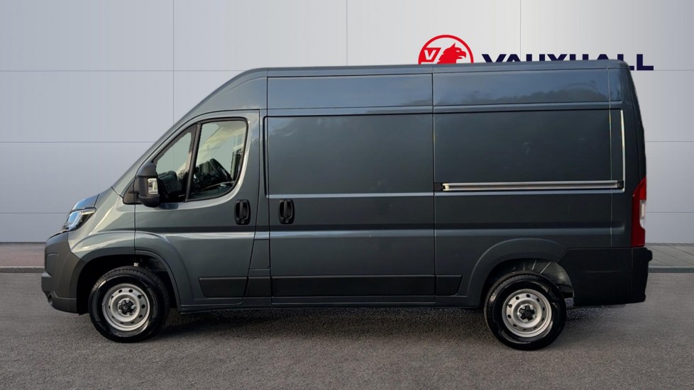Peugeot Boxer 3500 L2 Diesel 2.2 BlueHDi 140 H2 Van Professional - Image 4