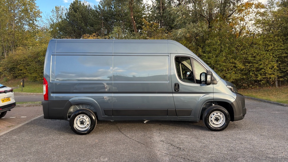 Peugeot Boxer 3500 L2 Diesel 2.2 BlueHDi 140 H2 Van Professional - Image 9