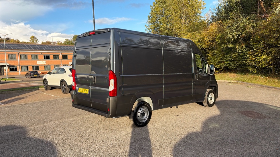 Peugeot Boxer 3500 L2 Diesel 2.2 BlueHDi 140 H2 Van Professional - Image 10