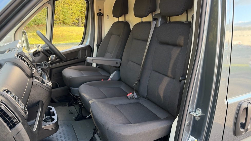Peugeot Boxer 3500 L2 Diesel 2.2 BlueHDi 140 H2 Van Professional - Image 13